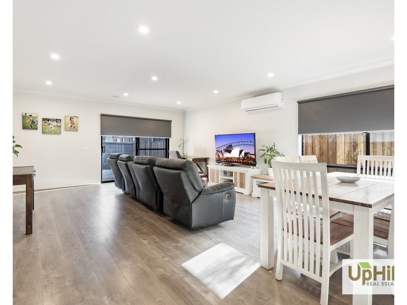 32 Hearthstone Circuit, Clyde North VIC 3978