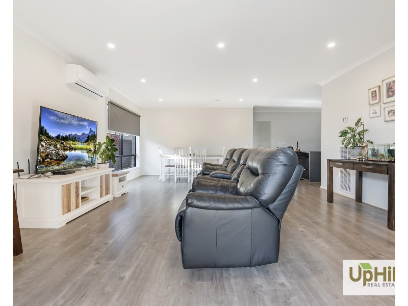 32 Hearthstone Circuit, Clyde North VIC 3978