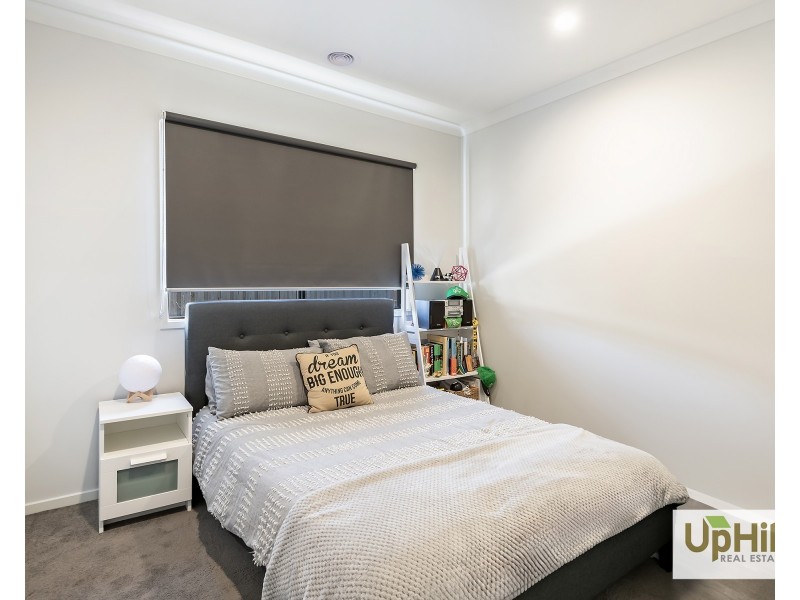 32 Hearthstone Circuit, Clyde North VIC 3978