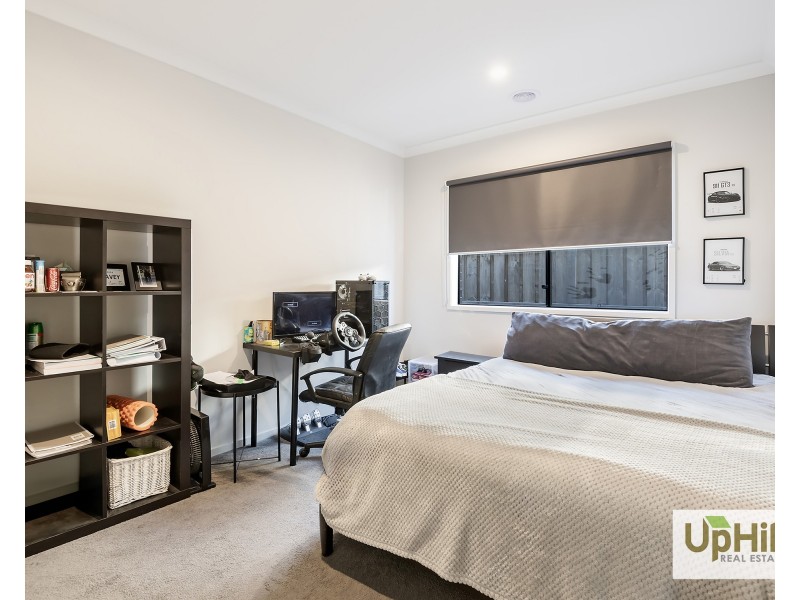 32 Hearthstone Circuit, Clyde North VIC 3978