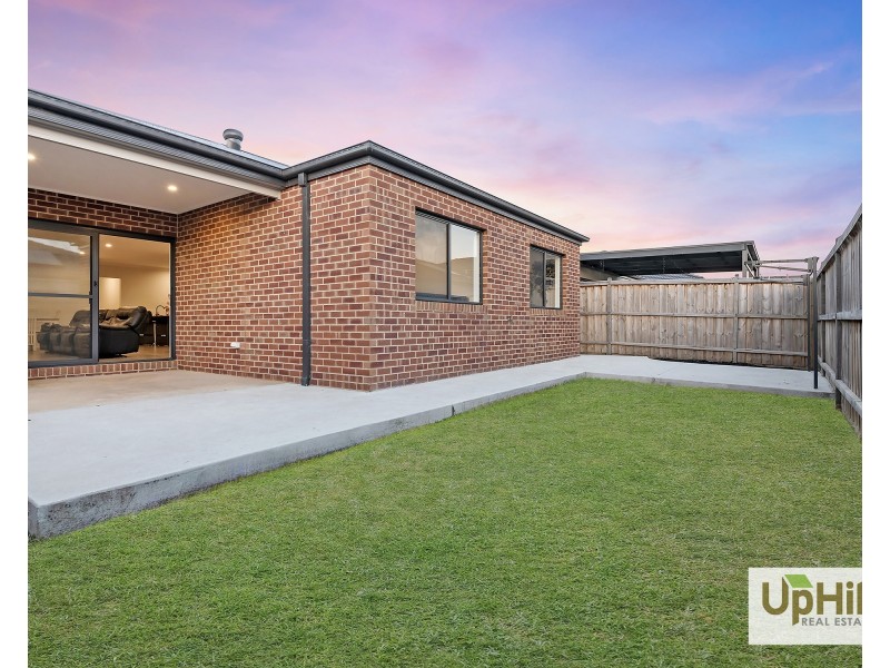 32 Hearthstone Circuit, Clyde North VIC 3978