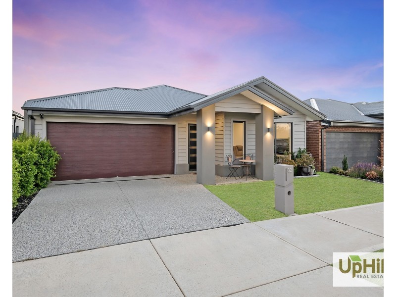 32 Hearthstone Circuit, Clyde North VIC 3978