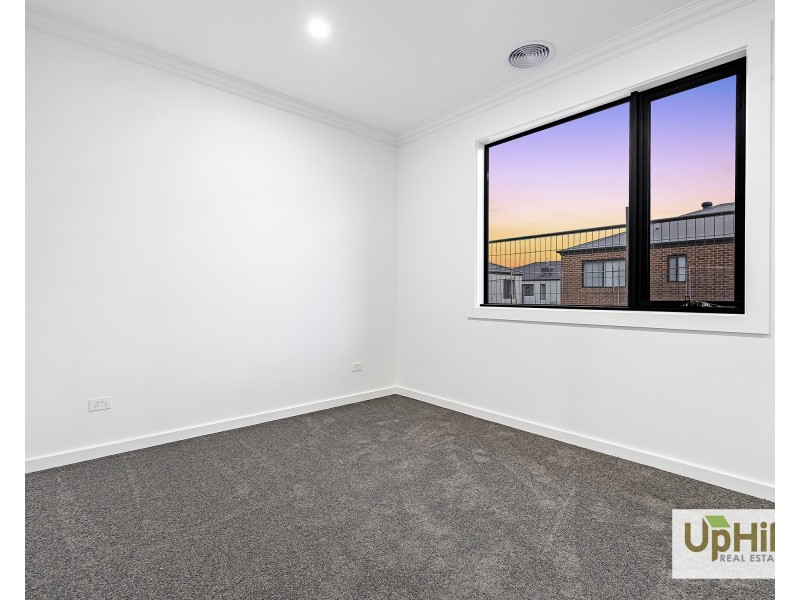 29 Heart Loop, Clyde North VIC 3978