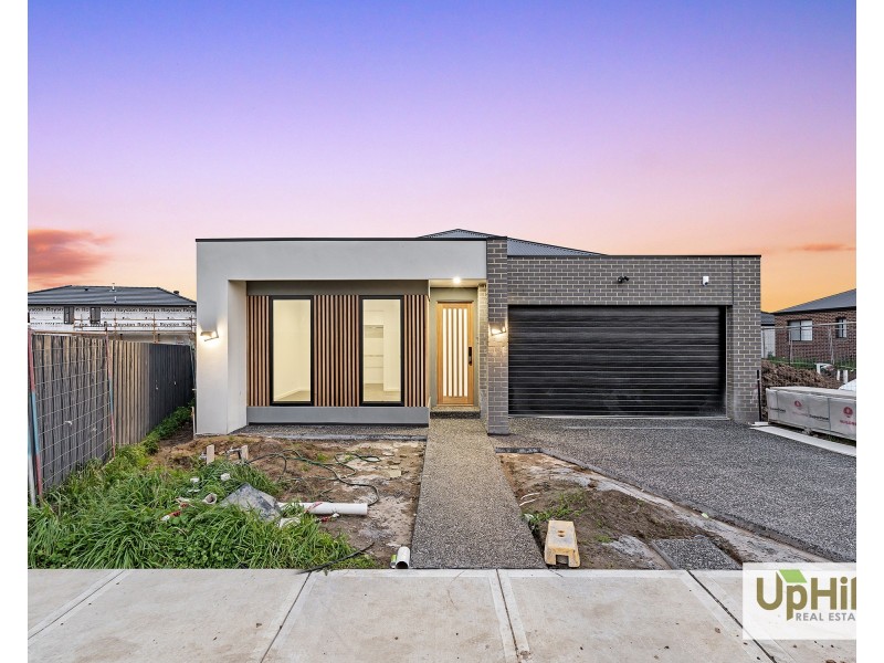 29 Heart Loop, Clyde North VIC 3978