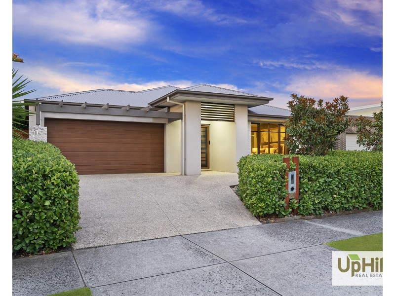 20 Flowerbloom Crescent, Clyde North VIC 3978