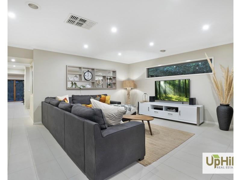 20 Flowerbloom Crescent, Clyde North VIC 3978