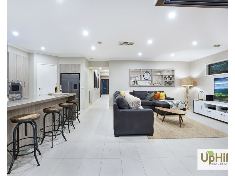 20 Flowerbloom Crescent, Clyde North VIC 3978