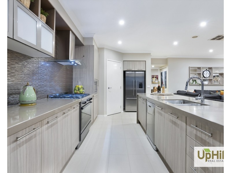 20 Flowerbloom Crescent, Clyde North VIC 3978