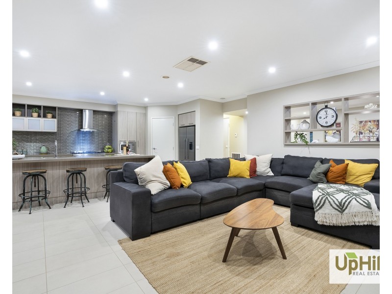 20 Flowerbloom Crescent, Clyde North VIC 3978