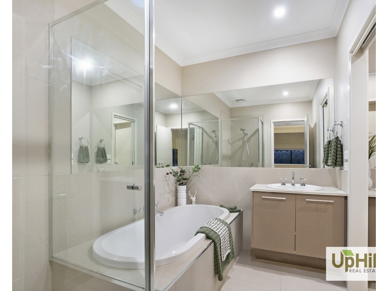 20 Flowerbloom Crescent, Clyde North VIC 3978
