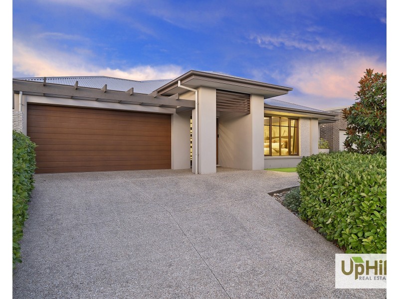20 Flowerbloom Crescent, Clyde North VIC 3978