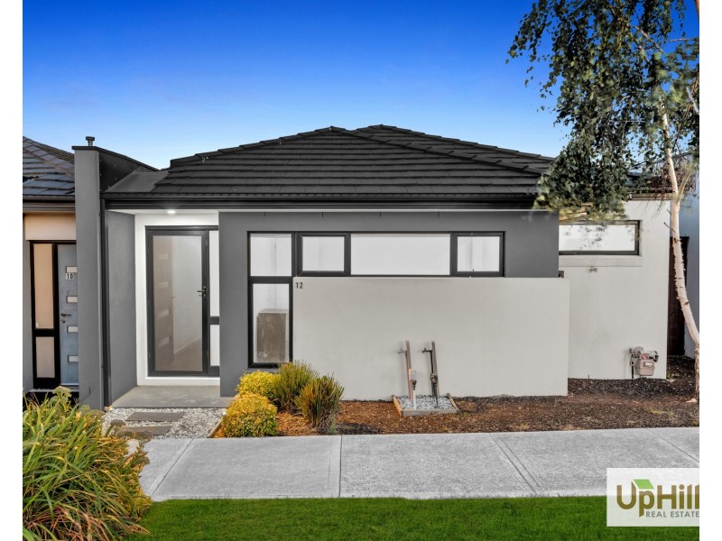 12 Montevideo Lane, Clyde North VIC 3978