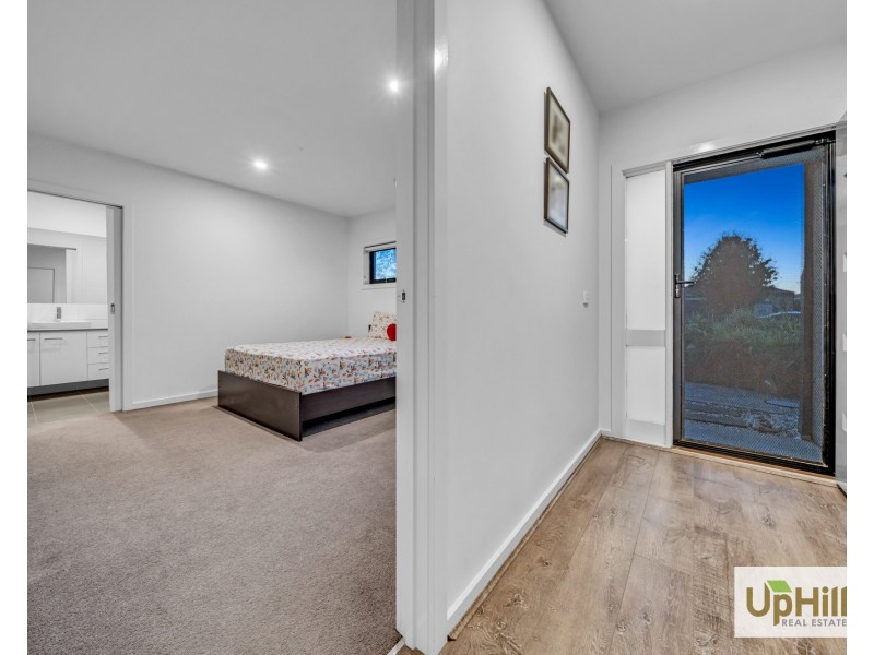 12 Montevideo Lane, Clyde North VIC 3978
