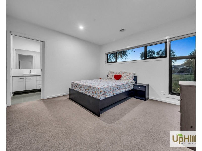 12 Montevideo Lane, Clyde North VIC 3978