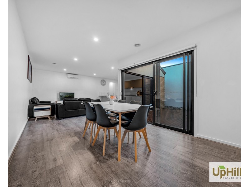 12 Montevideo Lane, Clyde North VIC 3978