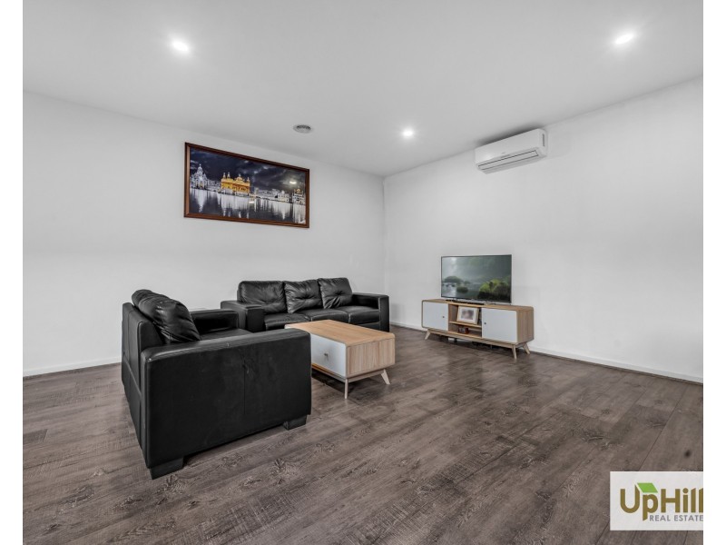 12 Montevideo Lane, Clyde North VIC 3978