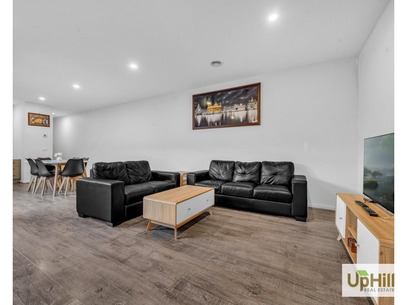 12 Montevideo Lane, Clyde North VIC 3978