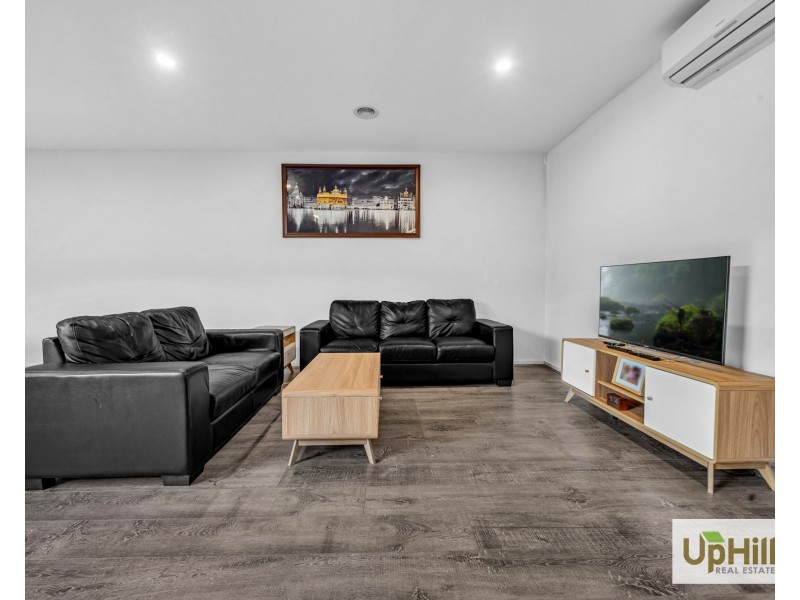 12 Montevideo Lane, Clyde North VIC 3978