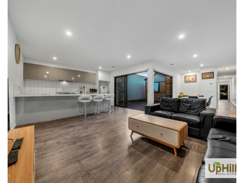 12 Montevideo Lane, Clyde North VIC 3978