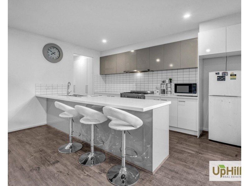 12 Montevideo Lane, Clyde North VIC 3978