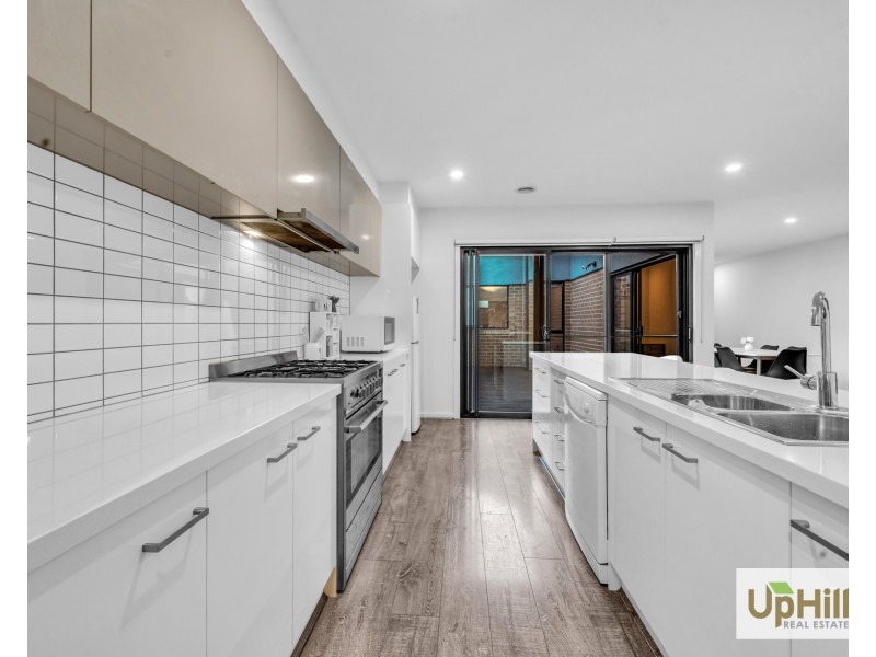 12 Montevideo Lane, Clyde North VIC 3978