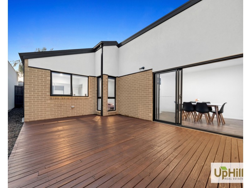 12 Montevideo Lane, Clyde North VIC 3978