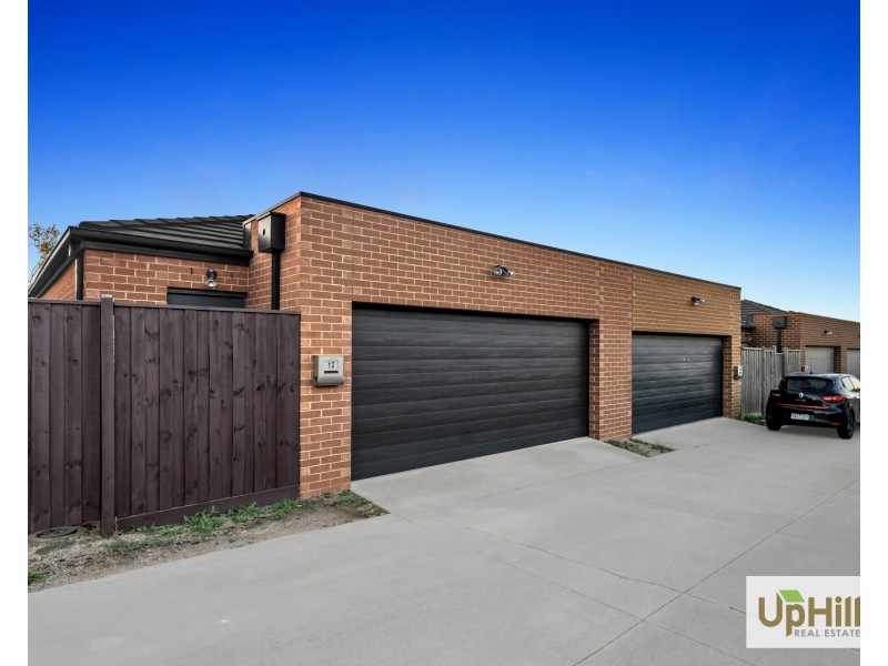 12 Montevideo Lane, Clyde North VIC 3978