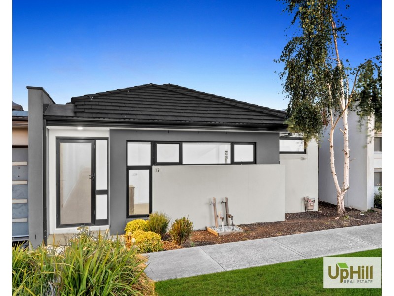 12 Montevideo Lane, Clyde North VIC 3978