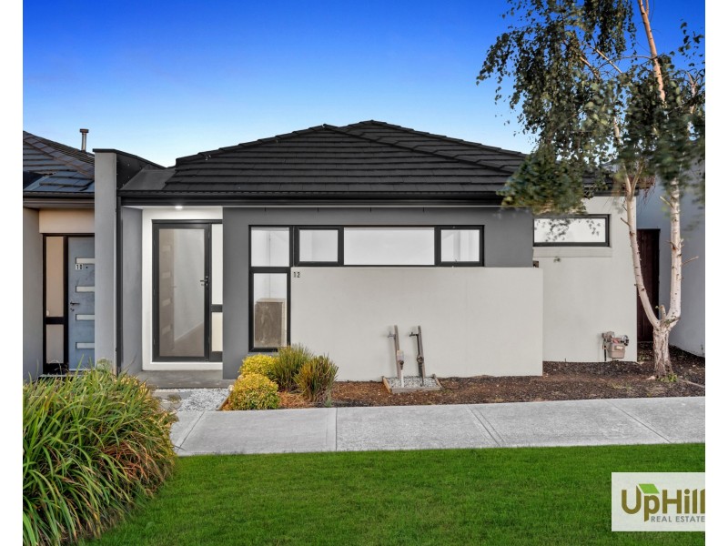12 Montevideo Lane, Clyde North VIC 3978
