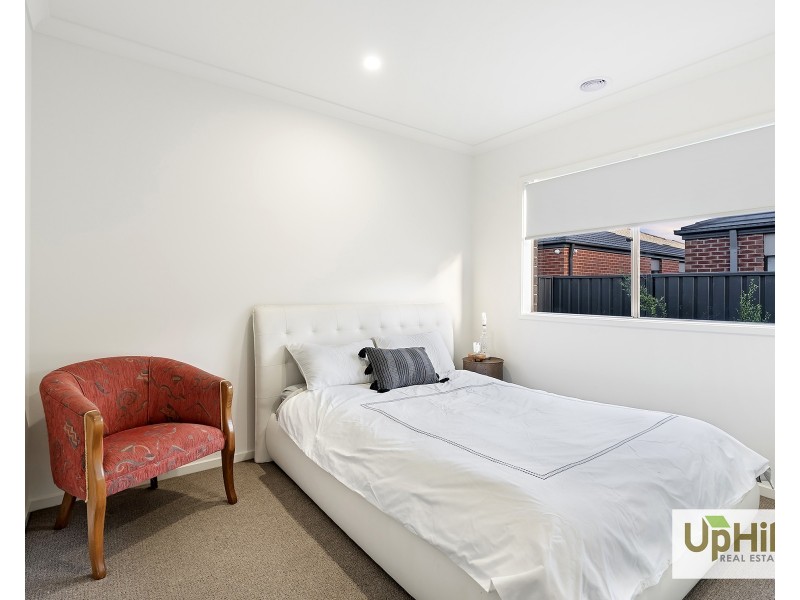 75 Athenaeum Avenue, Clyde North VIC 3978