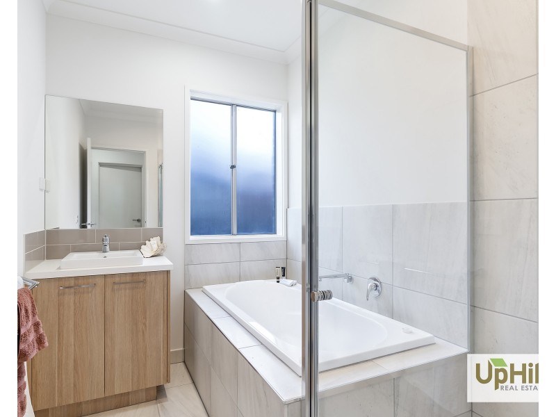 75 Athenaeum Avenue, Clyde North VIC 3978