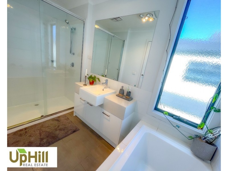 19/17 Golden Elm Way, Lyndhurst VIC 3975