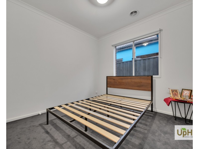 25 Scenery Drive, Clyde North VIC 3978