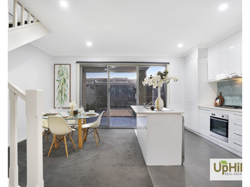 10 Aviara Walk, Cranbourne VIC 3977