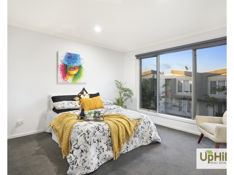 10 Aviara Walk, Cranbourne VIC 3977