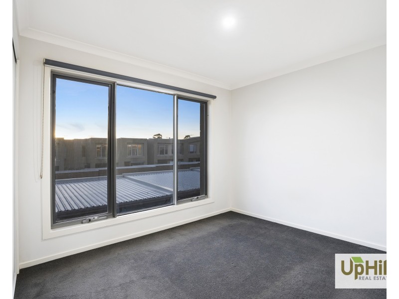 10 Aviara Walk, Cranbourne VIC 3977