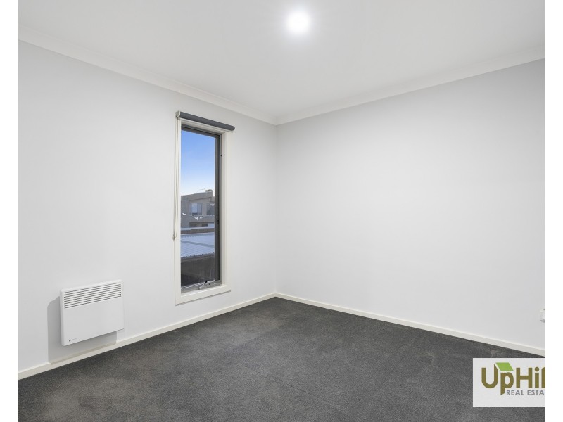 10 Aviara Walk, Cranbourne VIC 3977