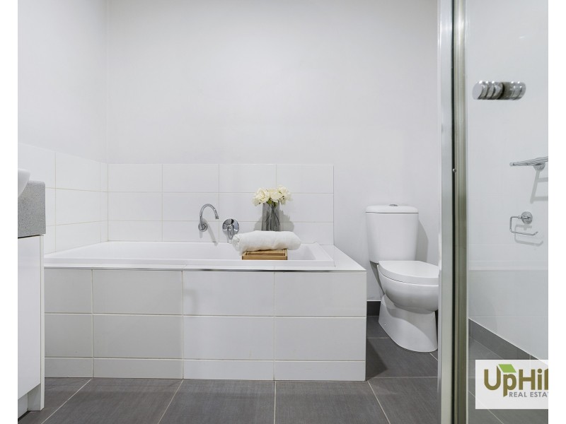 10 Aviara Walk, Cranbourne VIC 3977