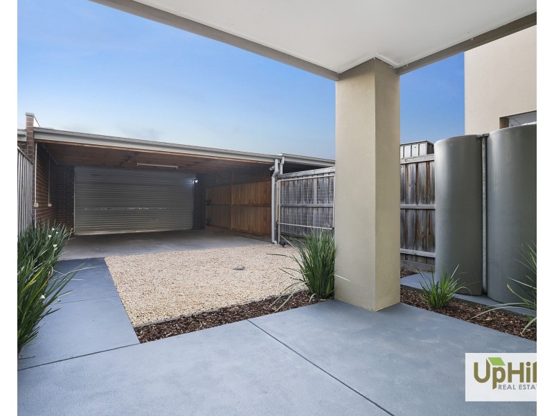 10 Aviara Walk, Cranbourne VIC 3977