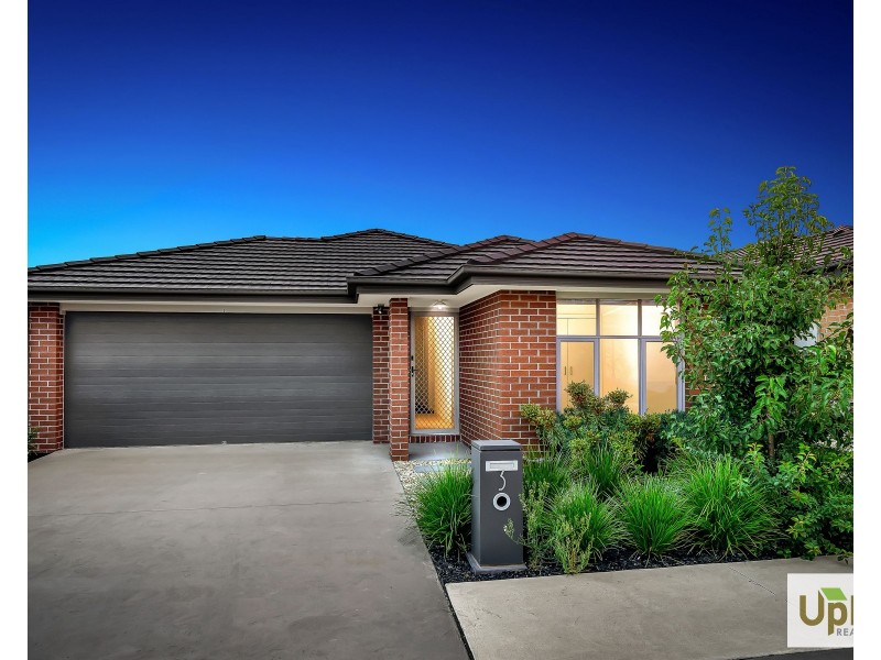 3 Naso Place, Clyde North VIC 3978