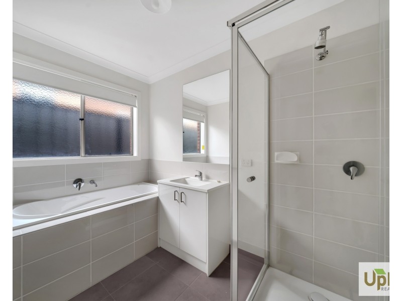 3 Naso Place, Clyde North VIC 3978