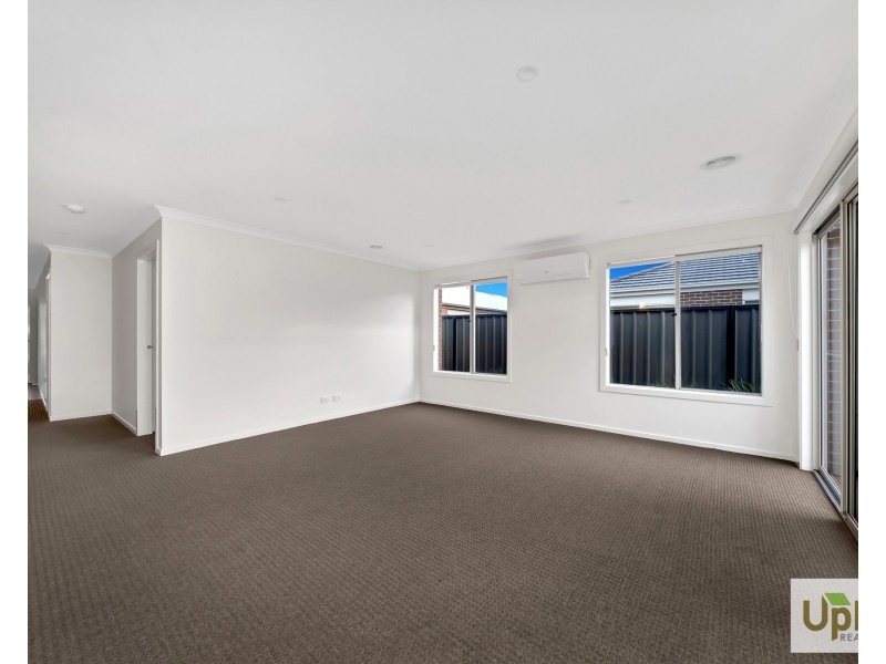 3 Naso Place, Clyde North VIC 3978