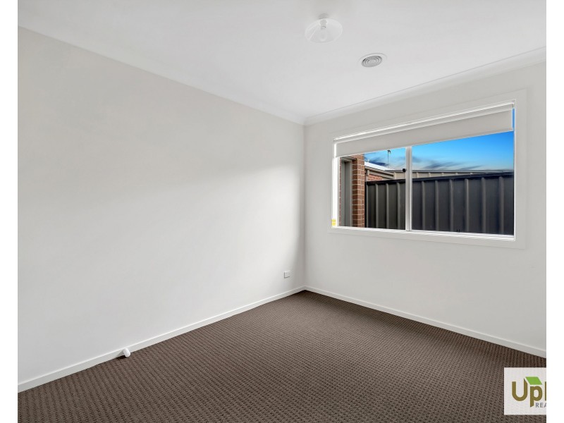 3 Naso Place, Clyde North VIC 3978