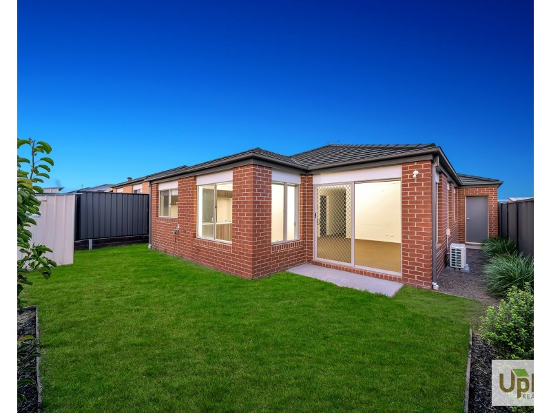 3 Naso Place, Clyde North VIC 3978