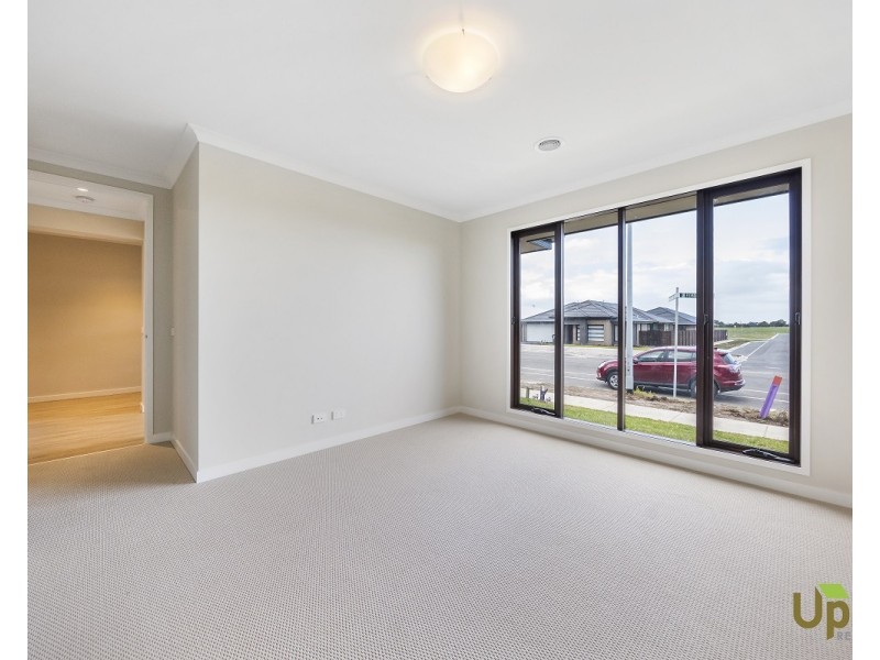 7 Glory Street, Clyde North VIC 3978