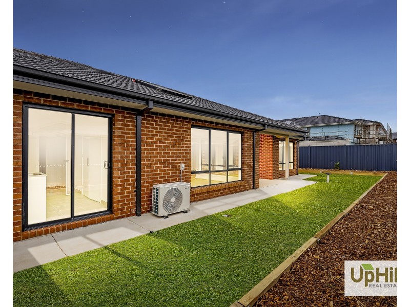 7 Glory Street, Clyde North VIC 3978