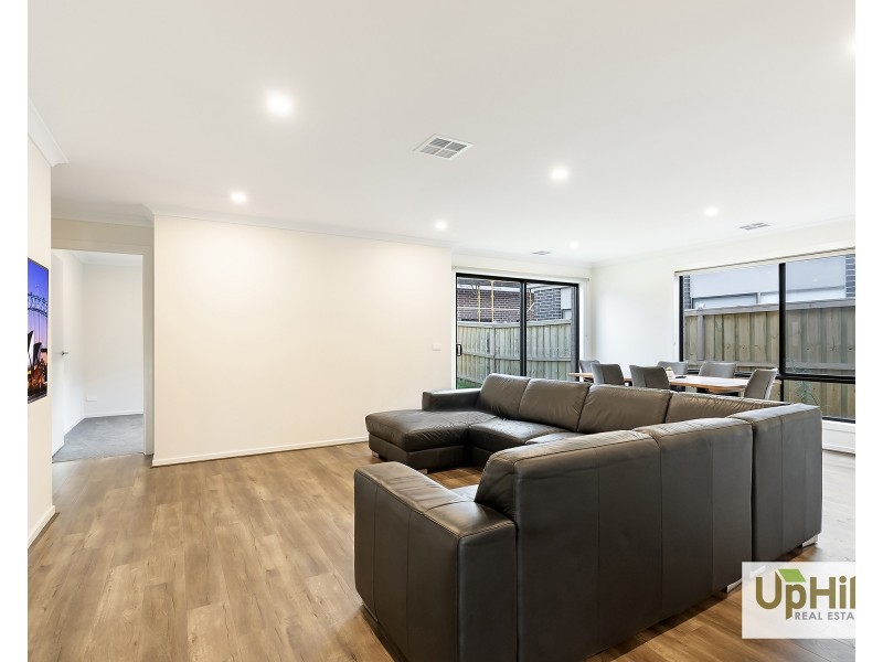 16 Andante Crescent, Clyde VIC 3978