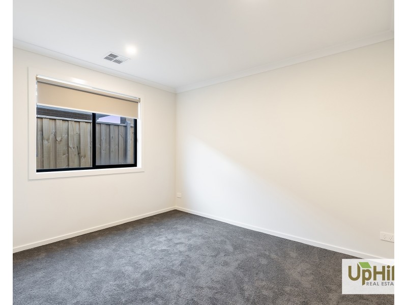 16 Andante Crescent, Clyde VIC 3978