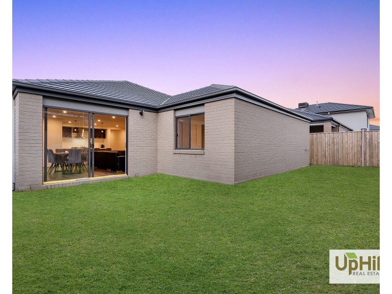 16 Andante Crescent, Clyde VIC 3978