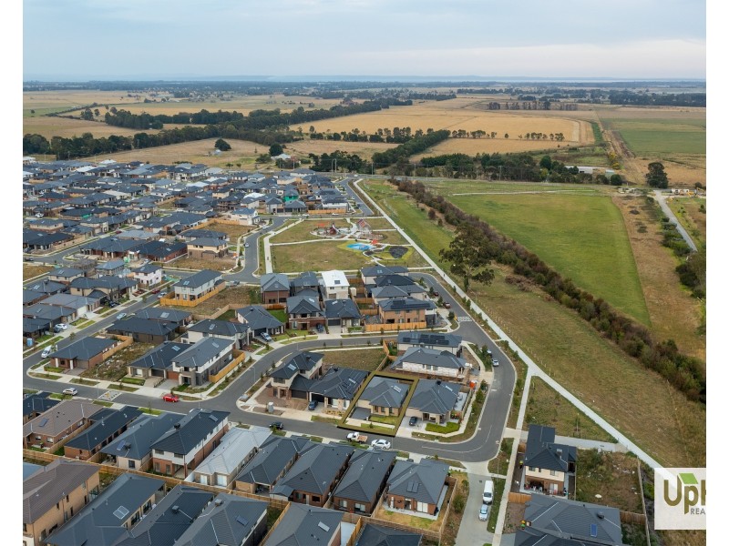 16 Andante Crescent, Clyde VIC 3978